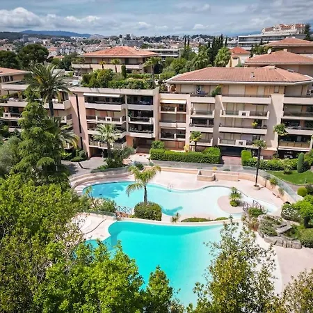 Diamant Bleu Et Piscine * Cannes