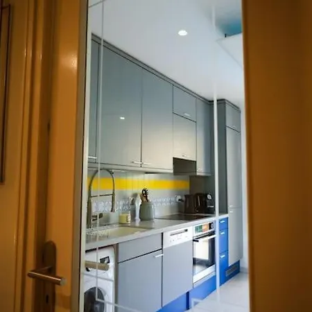 Diamant Bleu Et Piscine Apartament