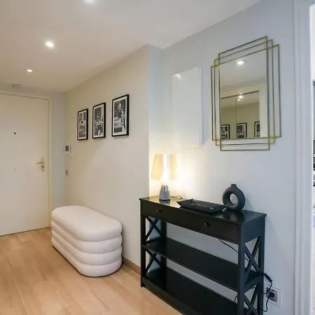 Diamant Bleu Et Piscine Apartament *